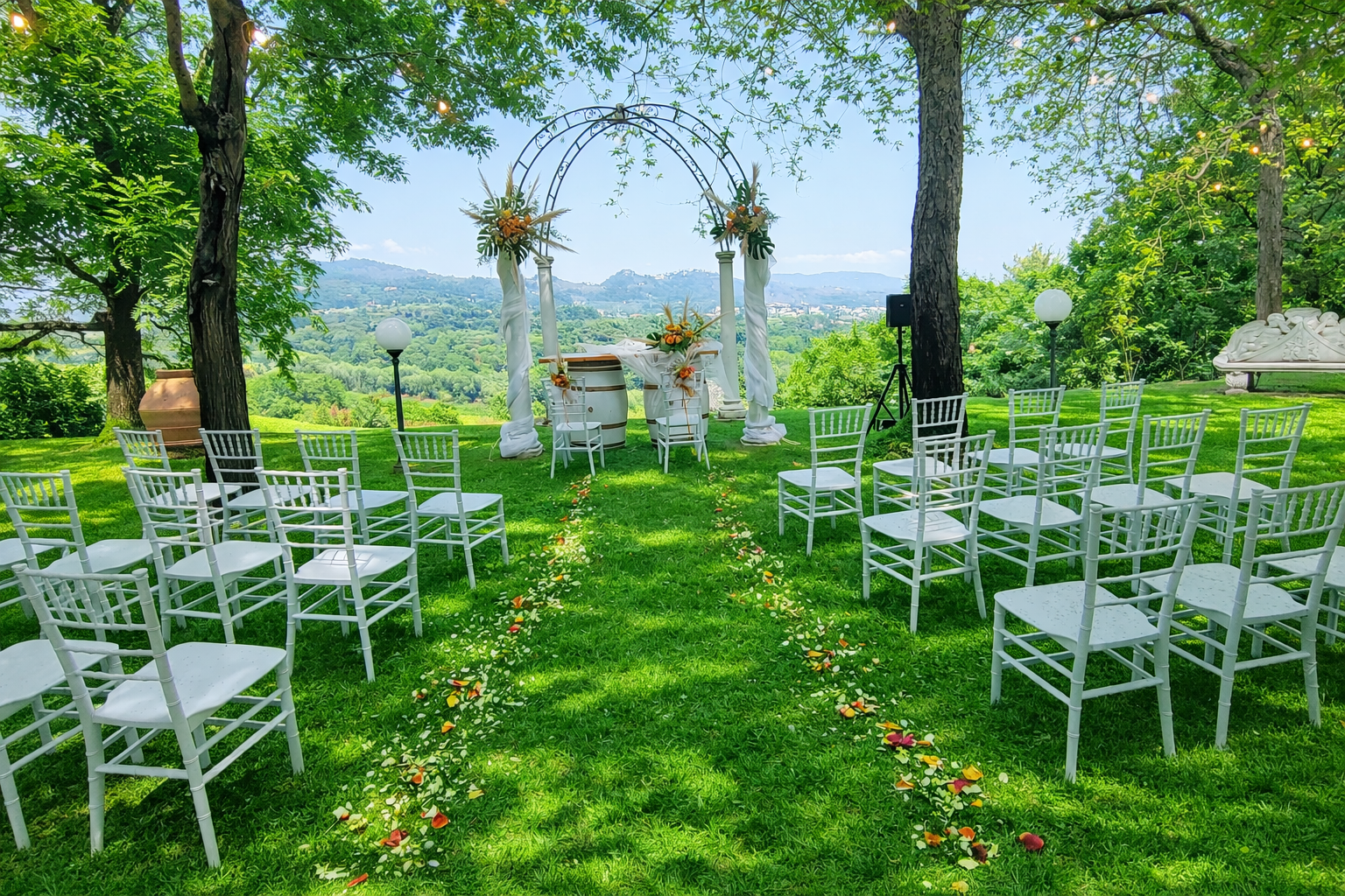 Cerimonia matrimonio nel giardino