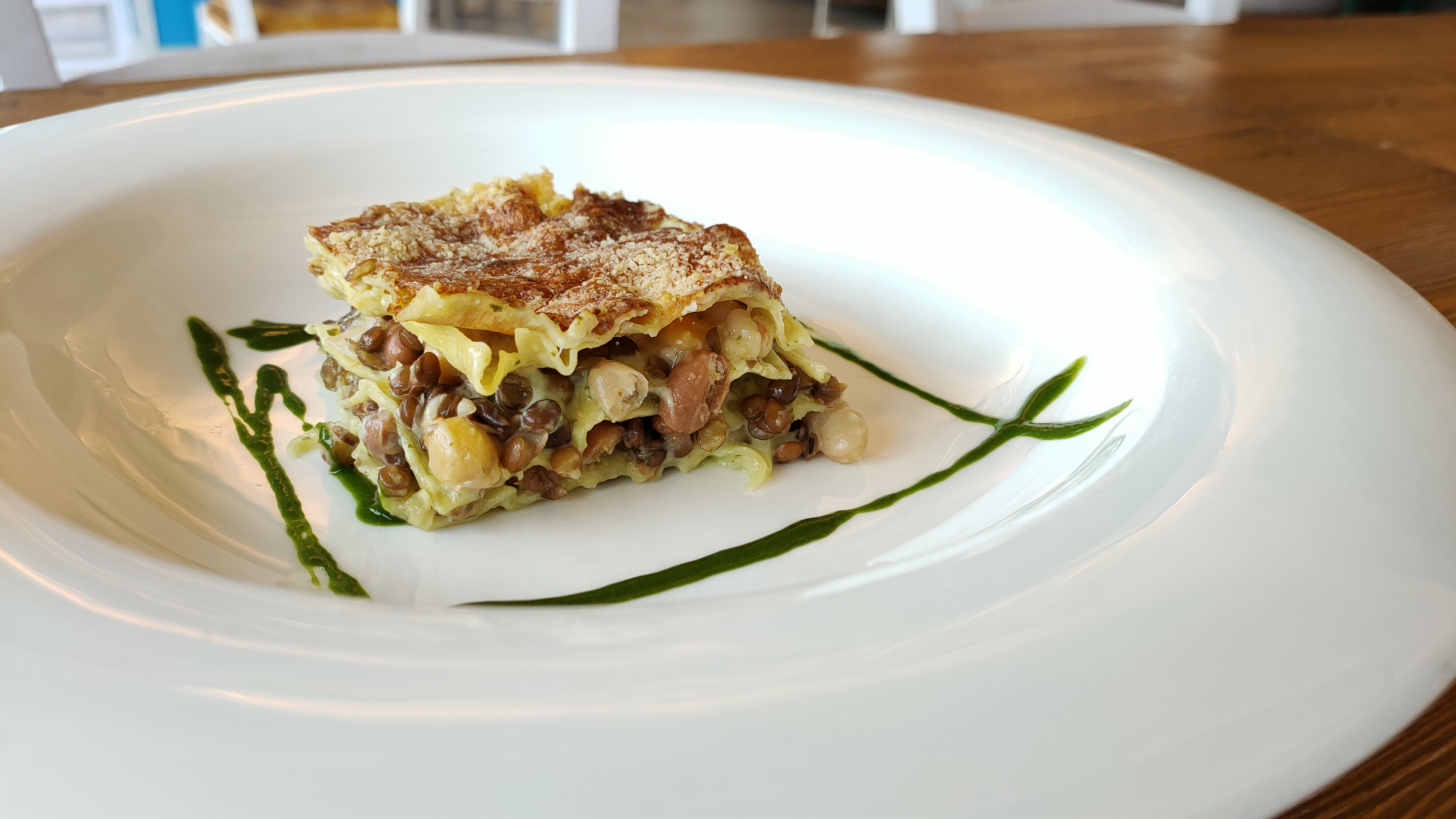 Lasagnetta croccante al pesto e legumi
