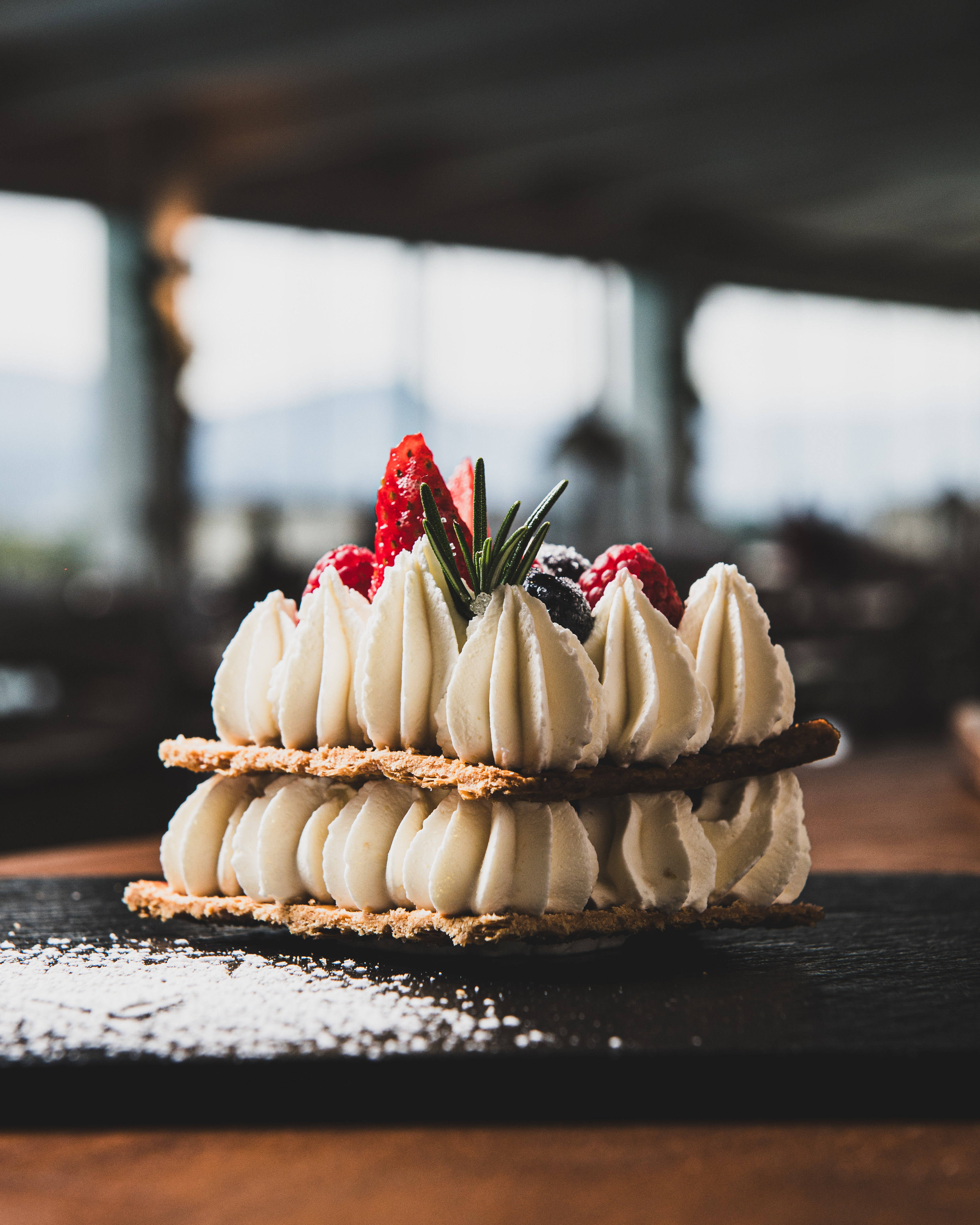 Millefoglie caramellato con chantilly