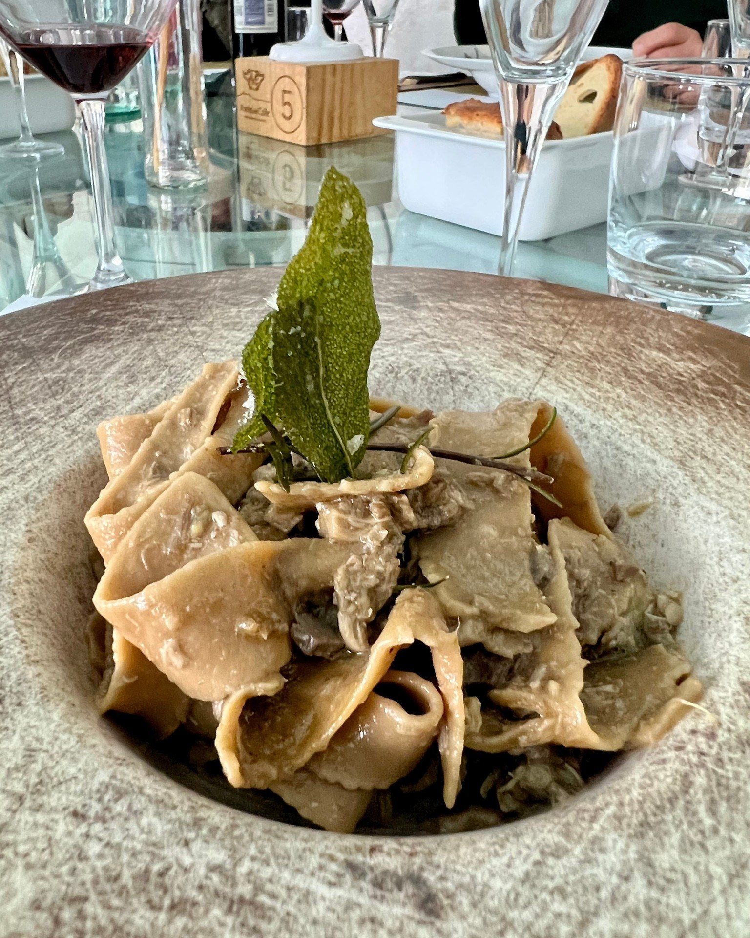 Pappardelle alla farina di castagne con ragù di faraona